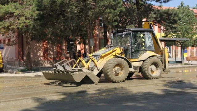 Erzincan’da sel sonrası cadde ve sokaklar temizleniyor