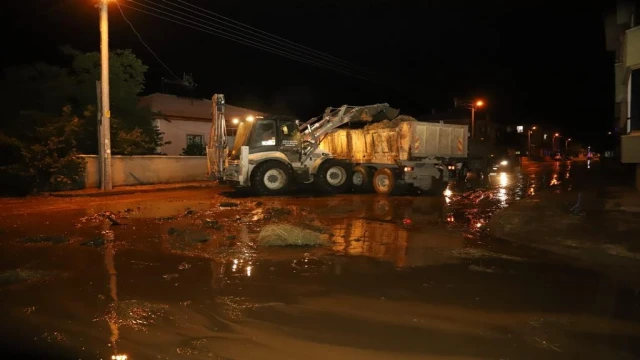 Erzincan’da yaşanan sel felaketinin ardından başlayan temizlik çalışmaları sürüyor