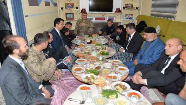 Erzurum Valisi Memiş, Atmaca ailesinin iftar sofrasına konuk oldu