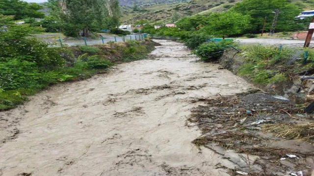 Erzurum’da sağanak; mahalle yolu kapandı 