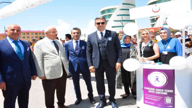 Erzurum’da “Tableti, telefonu bırak doğaya bak” temalı fidan dikme etkinliği