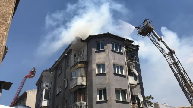 Eskişehir’de bir apartmanda korkutan yangın