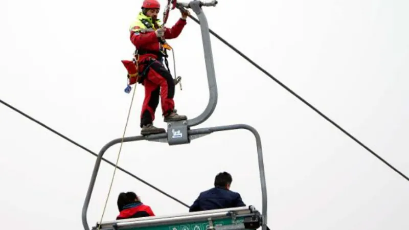 Erciyes'te kış sezonu öncesi teleferikte mahsur kalanları kurtarma tatbikatı