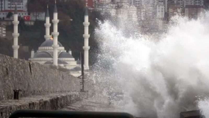 Zonguldak'ta kuvvetli yağış ve rüzgar; balıkçılar denize açılamadı