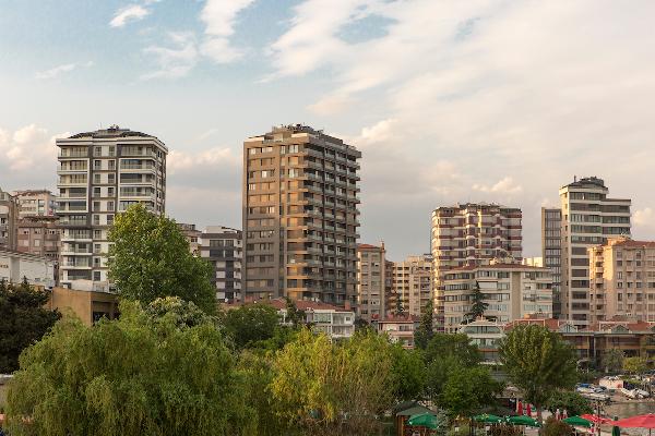 “Emlak fiyatlarını yetkisiz emlak danışmanları yükseltiyor”