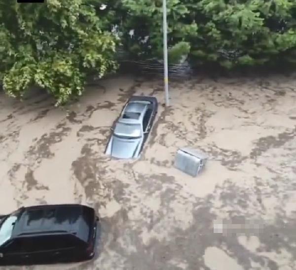 Mudanya'da sağanak yağışın bilançosu; 37 ev, 29 iş yeri ile 3 araç hasar gördü 