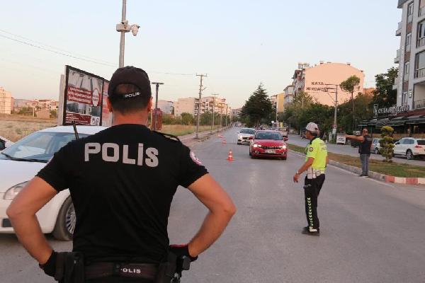 81 ilde 'Huzurlu Sokaklar ve Terör Suçları' uygulaması; 642 kişi yakalandı