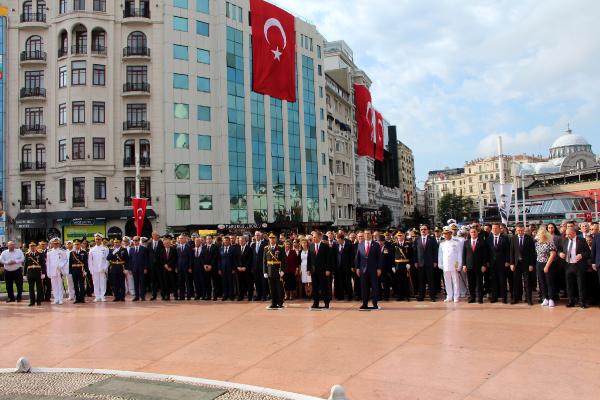 Taksim’de 30 ağustos zafer bayramı töreni