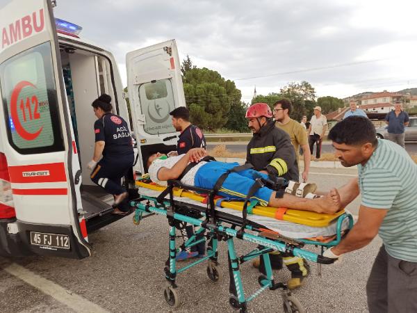 Manisa'da, takla atan otomobilin sürücüsü ağır yaralandı