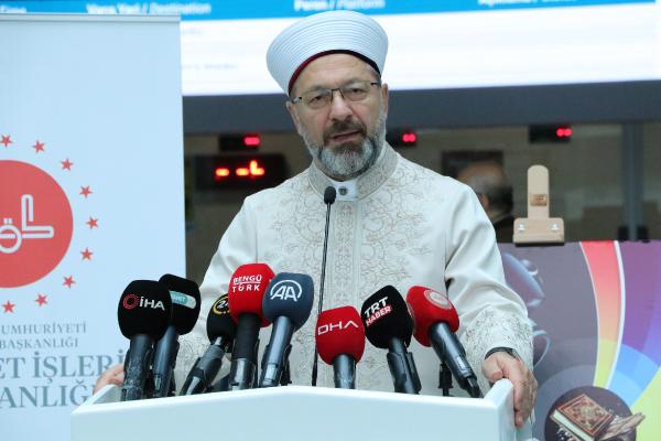 Diyanet İşleri Başkanı Erbaş, 'Kadrajımda Ajet Var' fotoğraf sergisini açtı