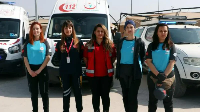 Kadın ambulans şoförleri, depremzedeler için seferber oldu