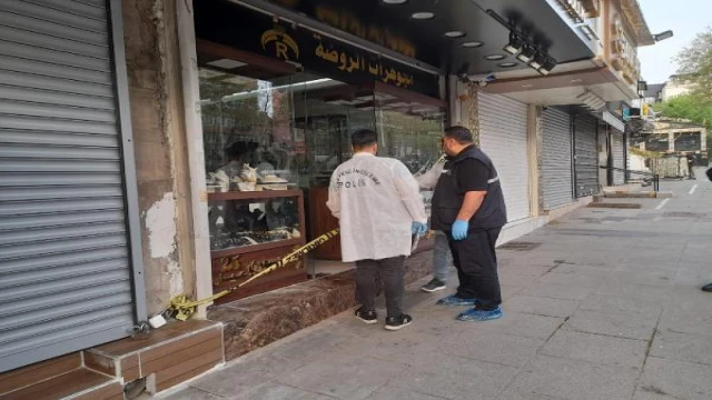 Fatih’te kuyumcu soygunu, şüphelilerin neden olduğu yangınla ortaya çıktı