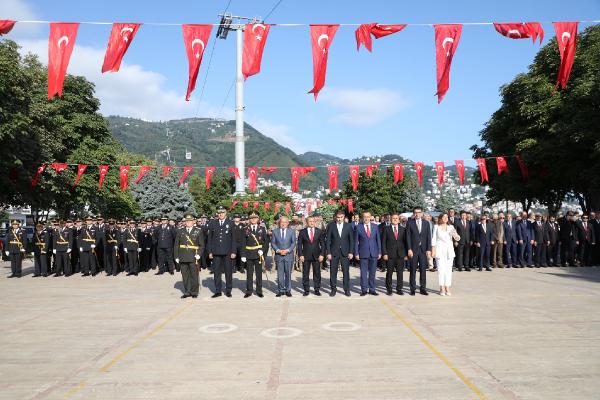 Karadeniz’de '30 Ağustos' kutlaması; korteje kucağındaki bebekle katıldı