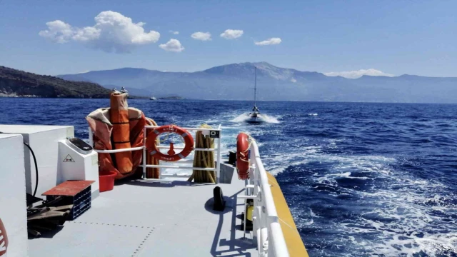 Fethiye Ölüdeniz’de sürüklenen tekne kurtarıldı