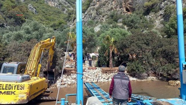 Fethiye ve Dalaman'daki cennet koylarda 300 kaçak yapının yıkımına başlandı