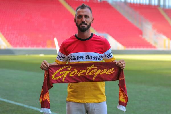 Göztepe Emre Çolak'ı resmen transfer etti