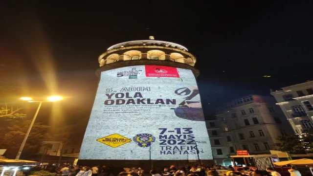 Galata Kulesi’ne ’güvenli trafik’ uyarıları yansıdı