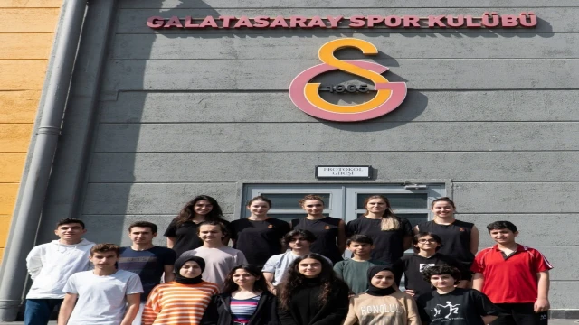 Galatasaray Kadın Voleybol Takımı ile TOÇEV çocukları voleybol maçı yaptı