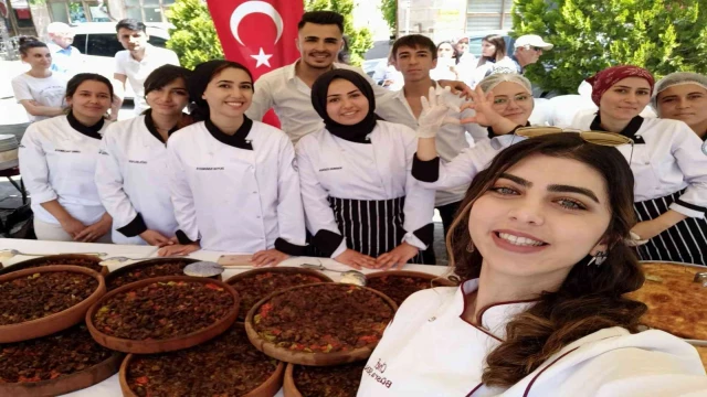 Gastronomi Şenliğinde 100 öğrenci 11 farklı yemek hazırladı