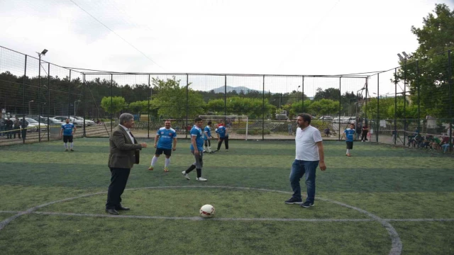 Gediz’de 18. halı saha futbol turnuvası başladı