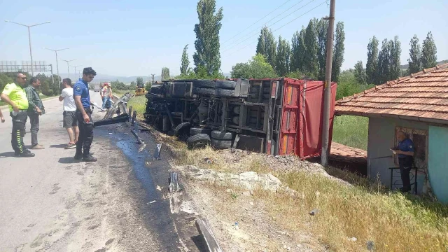 Gediz’de trafik kazasında faciadan dönüldü