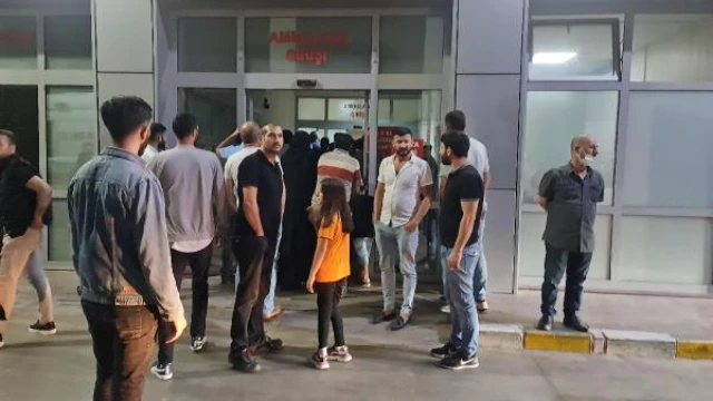 Geminin ambarına düşen işçi yaralandı, yakınları hastaneyi birbirine kattı