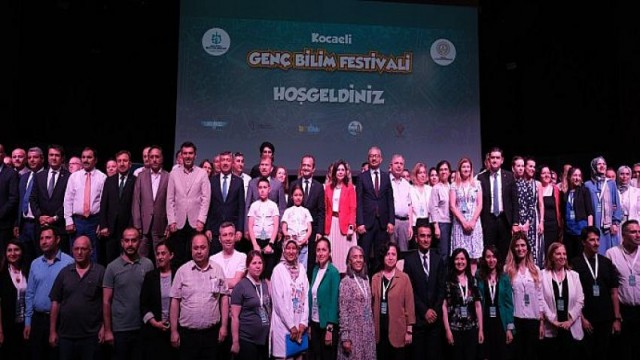 Genç beyinler fikirlerini Bilim Festivalinde sergiledi