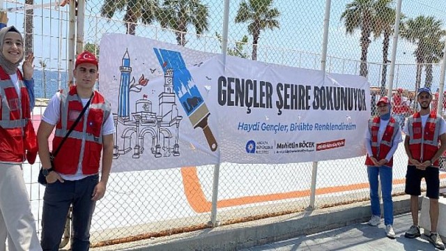 Gençler kente renk kattı