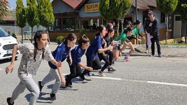 Gölcük’ün En Hızlı Gençleri 23 Nisan İçin Koştu