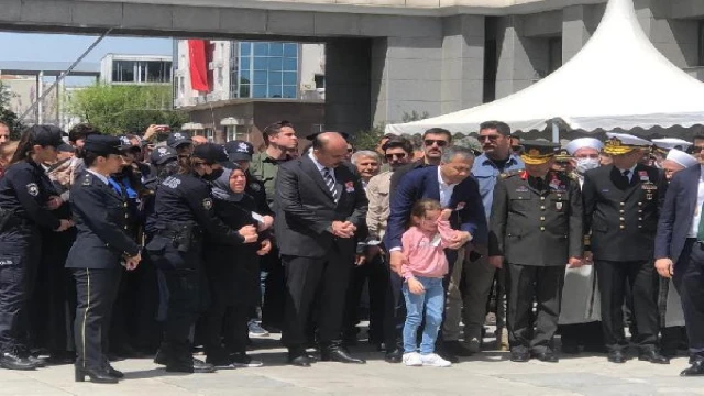 Görevi başında şehit olan Zafer Mat’ın cenazesi törenle memleketine uğurlandı 