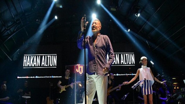 Hakan Altun Jolly Joker Alaçatı Sezonunu Biletleri Tükenen Konserle Açtı