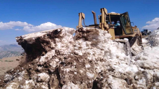 Hakkari 3 bin 500 rakımda zorunlu su çalışması