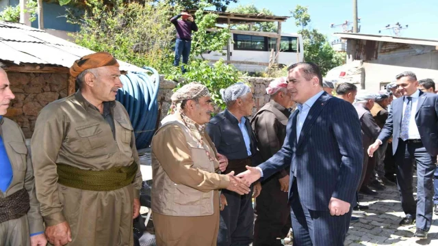 Hakkari Valisi Akbıyık sınırda ziyaretlerde bulundu