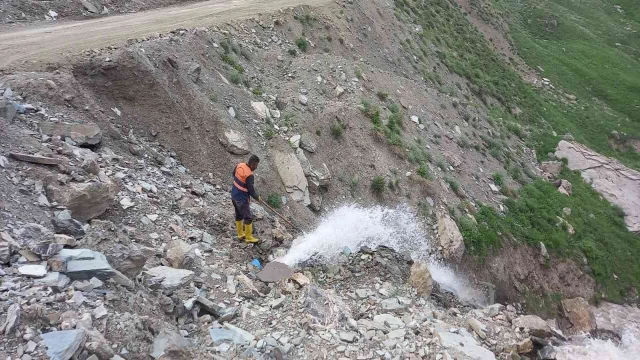 Hakkari’de iki mahalleye su verilemiyor