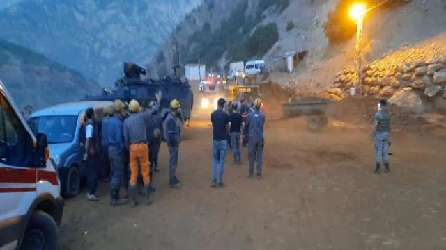 Hakkari’de, maden ocağında göçük altında kalan işçi kurtarıldı