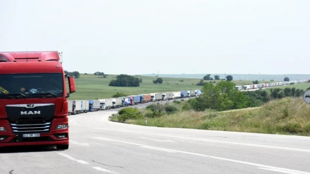 Hamzabeyli Sınır Kapısı’nda yaklaşık 25 kilometre TIR kuyruğu