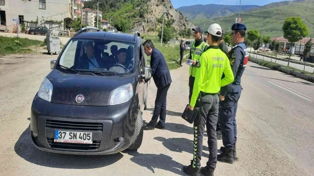 Hanönü’de Karayolu Trafik Haftası’nda sürücüler bilgilendirildi