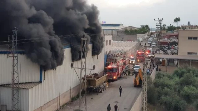 Hatay’da antrepo yangını, 30 saatte kontrol altında