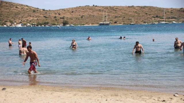 Hava yeniden ısındı, plajlar doldu