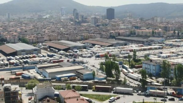 Havadan fotoğraflarla // Erenköy’de gümrükte yoğunluk; TIR’lar uzun kuyruk oluşturdu