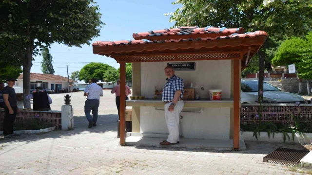 Hayırsever vatandaşın yaptırdığı çeşmeden soğuk havalarda çorba, sıcak havalarda ise ayran akıyor