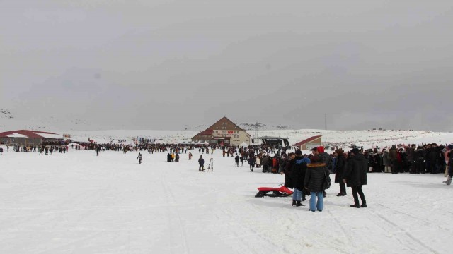 Hesarek Kayak Merkezi 2 ayda 120 bin kişiyi ağırladı