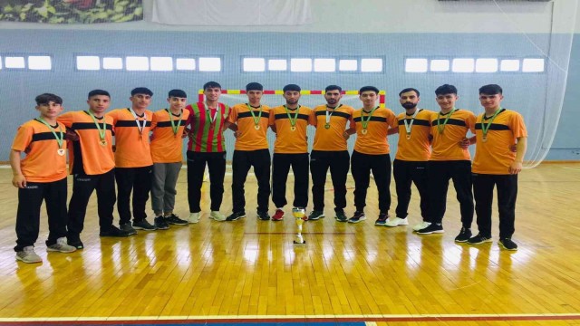 Hokey liginde şampiyon olan Diyarbakır Peyasspor’un sporcuları eğitimde de öncü