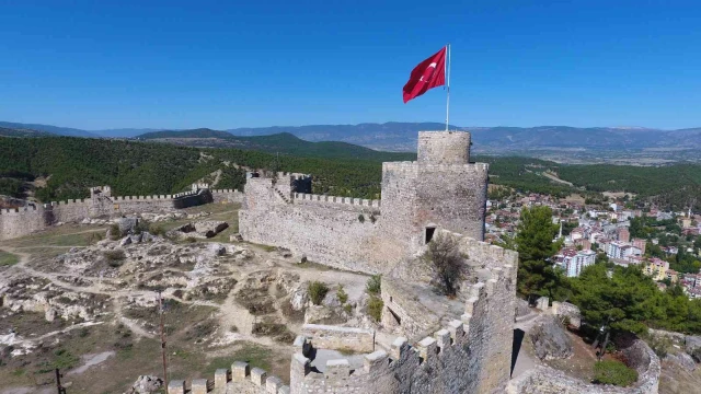 İhtişamını Osmanlı’dan alan Boyabat Kalesi