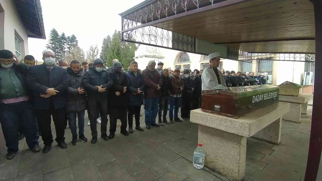 İki gün arayla vefat eden 60 yıllık evli çift, yan yana defnedildi