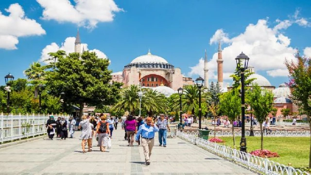 İlk 4 ayda İranlı turist sayısındaki artış yüzde 300’ü aştı 