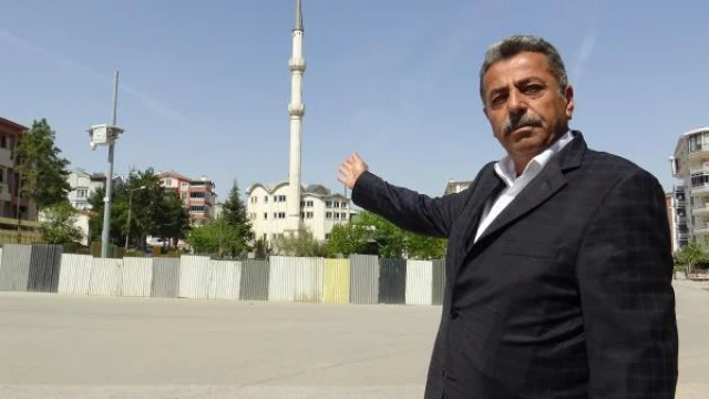 İmar talebinden sonuç çıkmadı, cami girişini kapatma kararı aldı