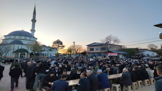 İshakçılar’da iftar sofrası kuruldu