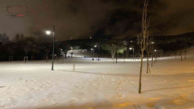 İstanbul Anadolu yakasında sabah saatlerinde kar yağışı etkili oldu