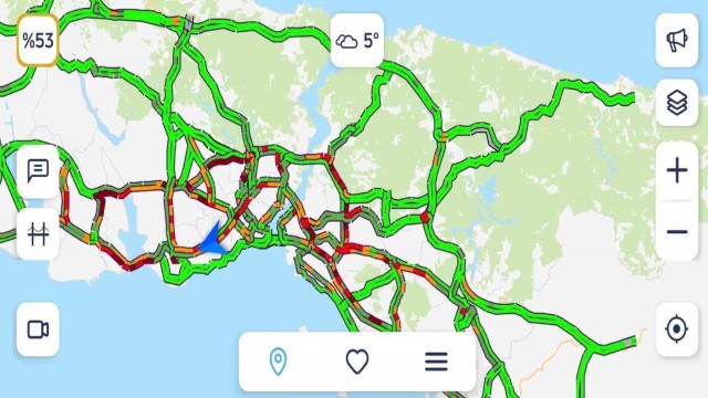 İstanbul güne yağmurla uyandı, kent genelinde trafik hareketliliği yaşandı